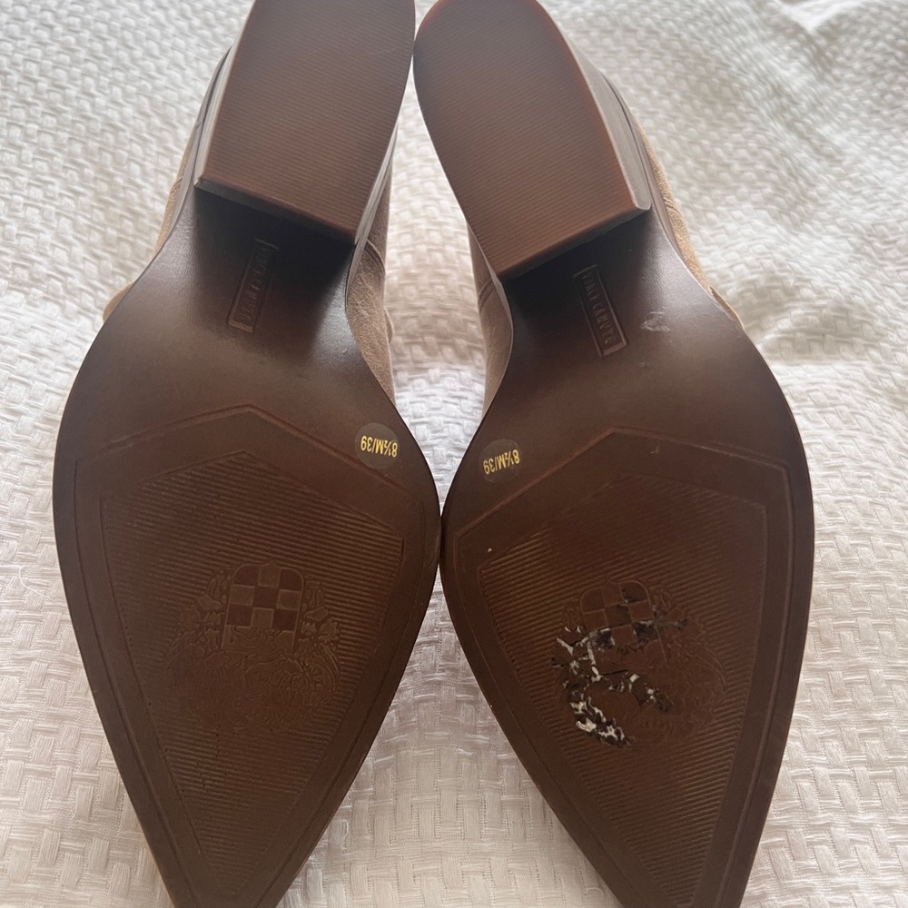 Vince Camuto Gidgeta Tan Suede Ankle Boots 8.5 - Picture 4 of 7